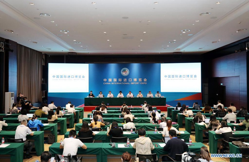 Una conferenza stampa sulla China International Import Expo (CIIE) si tiene presso il National Exhibition and Convention Center di Shanghai nella Cina orientale, il 26 luglio 2021. (Foto: Xinhua/Fang Zhe)