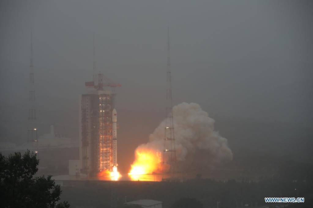 Il 19 agosto 2021, un razzo vettore Lunga Marcia-4B che trasporta il satellite Tianhui II-02 decolla dal centro di lancio satellitare di Taiyuan nella provincia dello Shanxi, nel nord della Cina. (Xinhua/Zheng Bin)