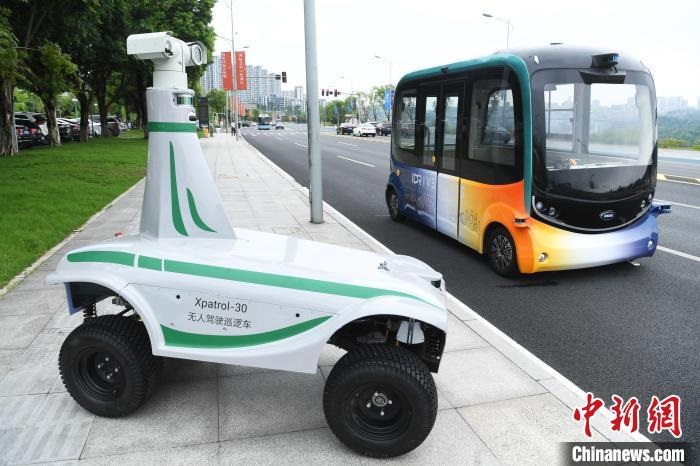 Un robobus esposto sulla strada. (foto/Chen Chao)