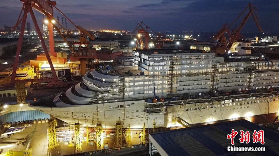 Fotografia aerea della prima nave da crociera di grandi dimensioni prodotta dalla Cina