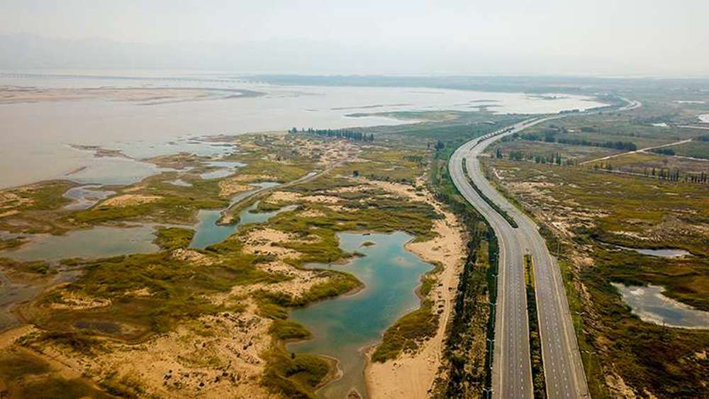 Mongolia interna: paesaggio autunnale del Fiume Giallo