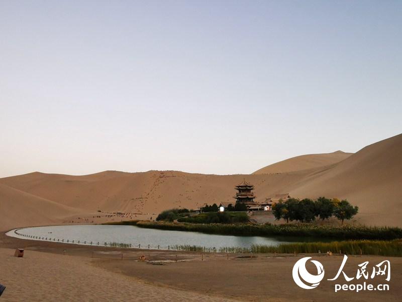 Dunhuang nei millenni: la lunga storia della cultura buddista e delle meraviglie naturali