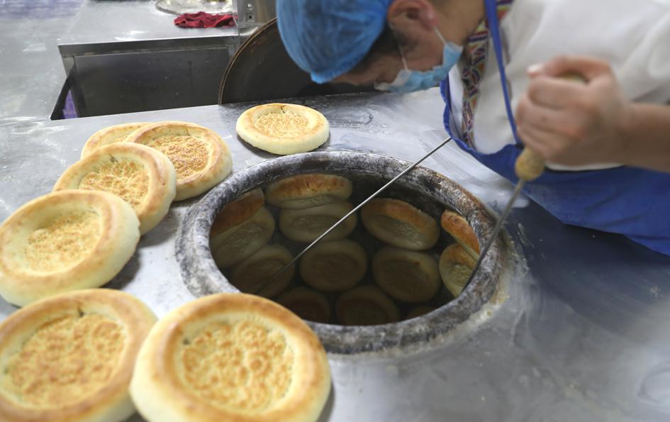 Il pane tradizionale dello Xinjiang fa lievitare l'economia