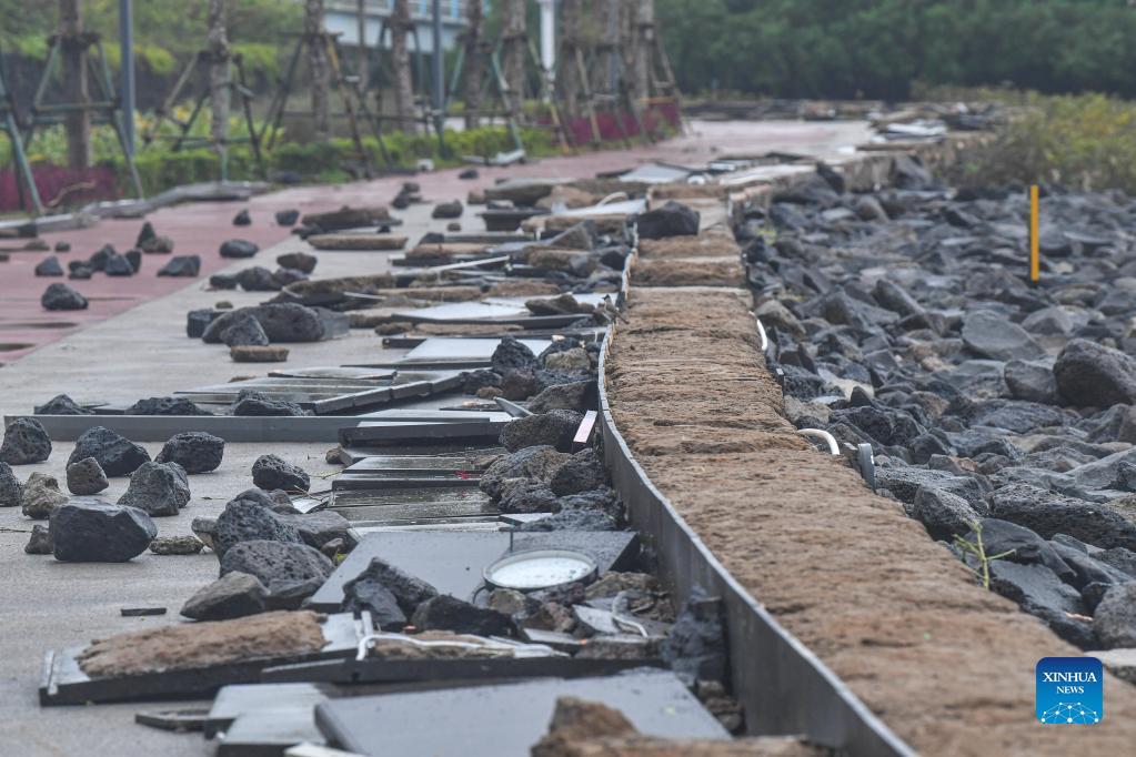 Tifone Kompasu si abbatte sull'isola di Hainan