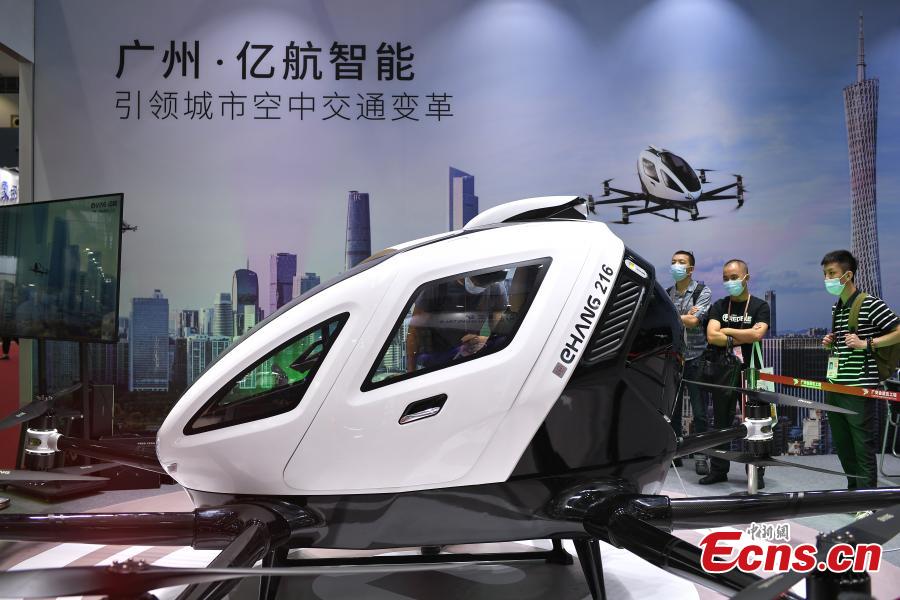 Velivolo a guida autonoma in mostra alla 130a Fiera dell'Import-Export della Cina a Guangzhou. (17 ottobre 2021 - China News Service/Chen Chuhong)