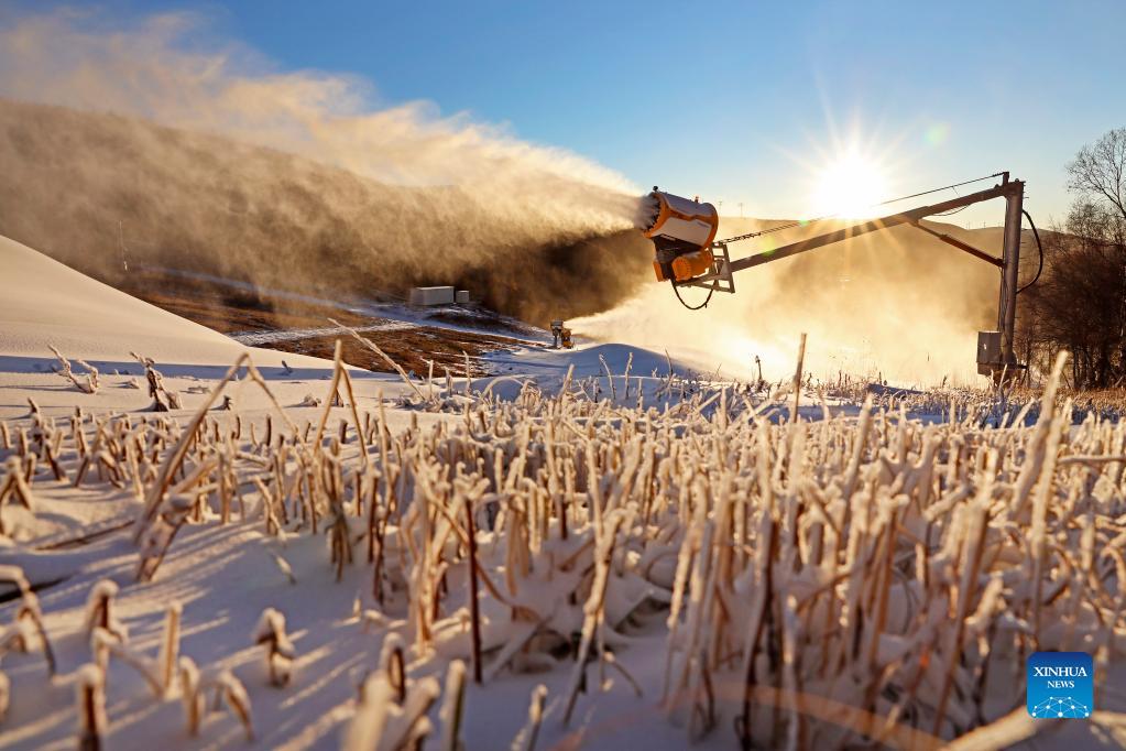 Neve artificiale cade sulle piste dei Giochi Olimpici Invernali