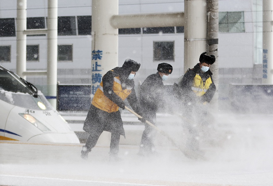 In guardia nella tempesta di neve