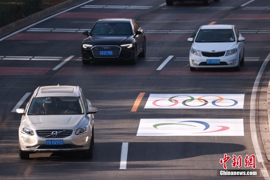 Sulle strade di Beijing si inizia a designare le corsie per i Giochi Olimpici Invernali