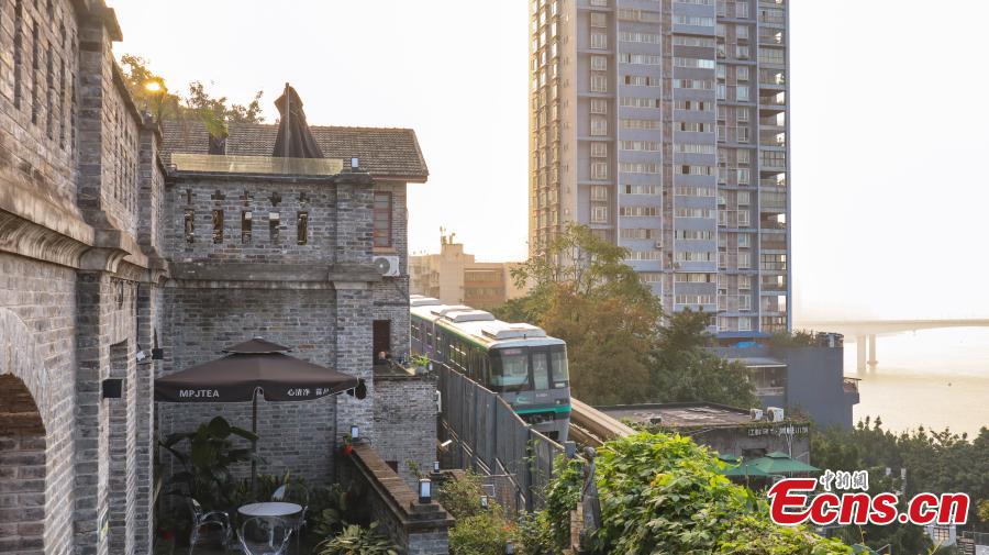 Chongqing: edificio secolare trasformato in casa da tè 