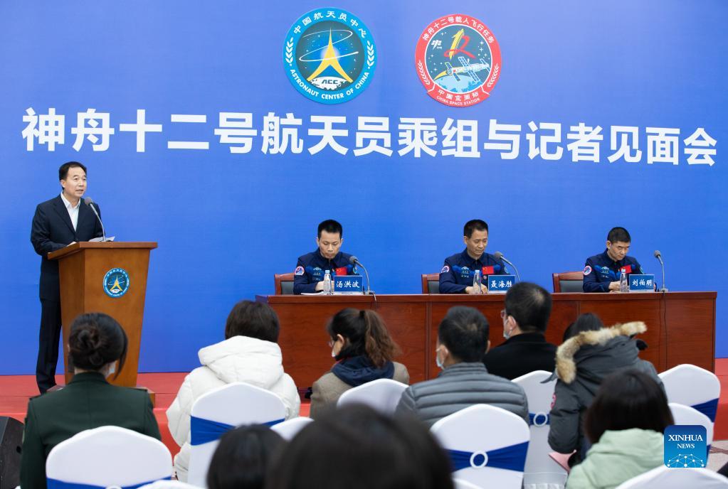 Gli astronauti di Shenzhou-12 incontrano la stampa dopo la riabilitazione iniziale