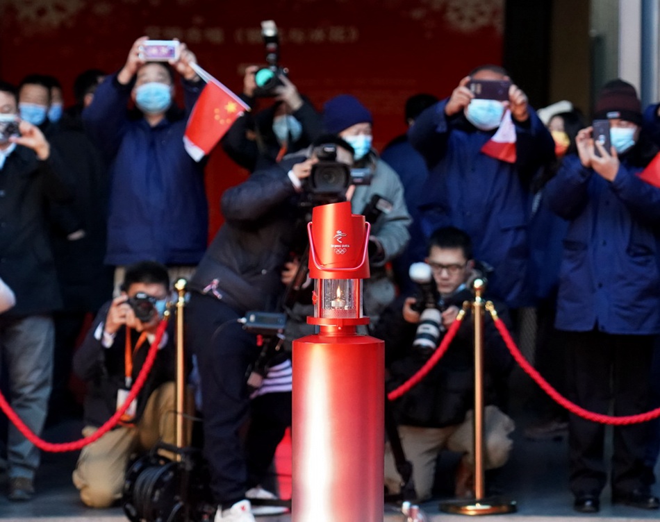 La fiamma olimpica arriva al Parco Shougang