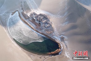 Dunhuang: il Lago della Luna Crescente dopo la nevicata