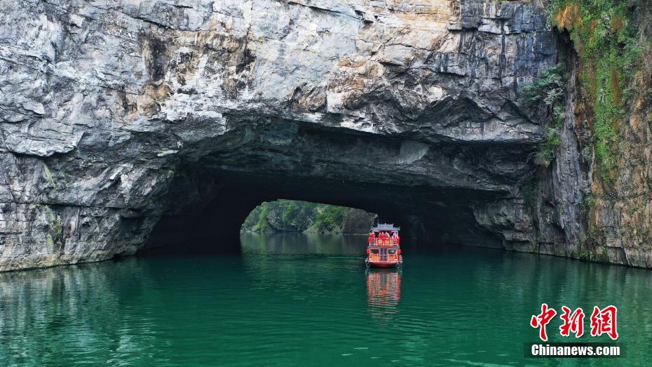 Maodong, Hubei: montagne verdi e acqua cristallina