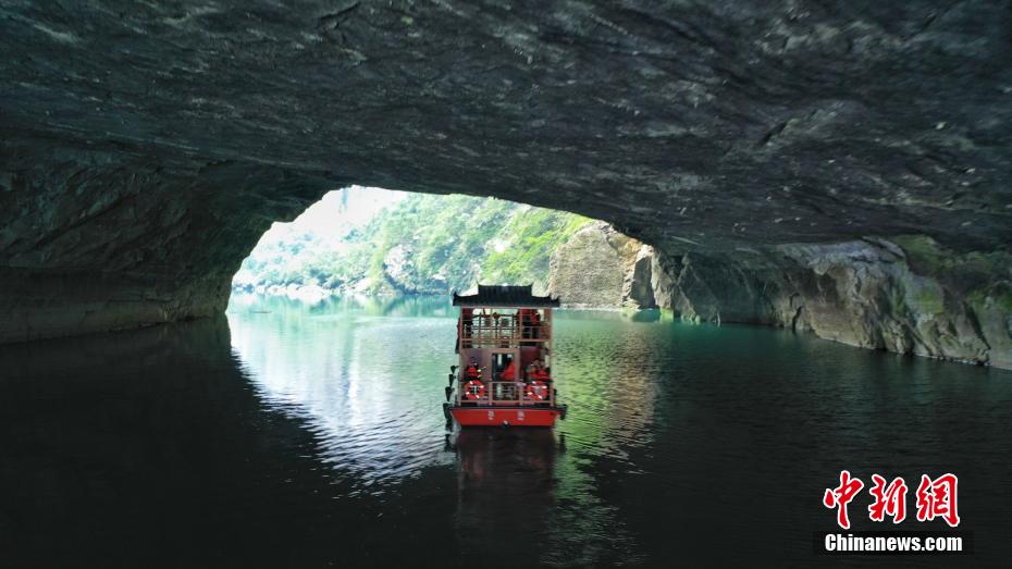 Maodong, Hubei: montagne verdi e acqua cristallina