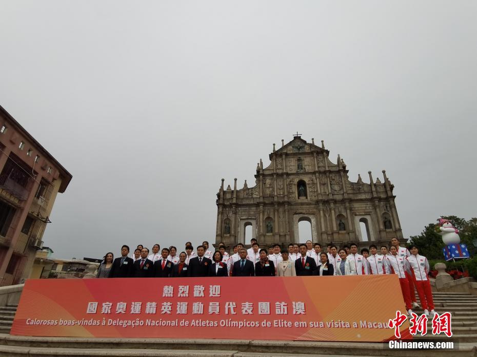 Macao: la cerimonia d'alzabandiera per festeggiare il 22° anniversario del ritorno di Macao alla madrepatria