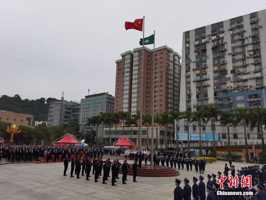 Macao: la cerimonia d'alzabandiera per festeggiare il 22° anniversario del ritorno di Macao alla madrepatria