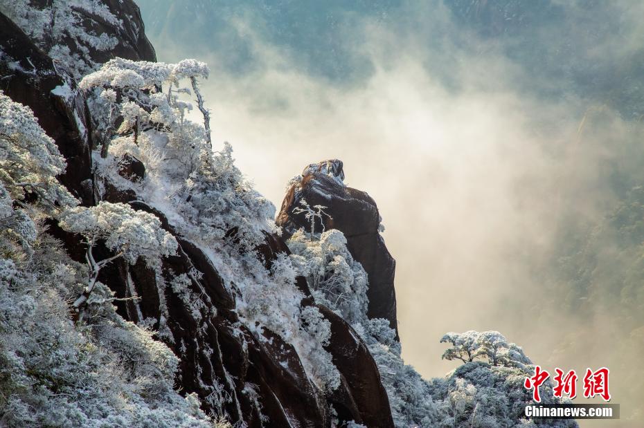 Jiangxi: fotografia aerea del monte di Sanqingshan innevato