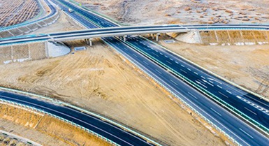 Aperta al traffico la prima autostrada nel deserto dello Xinjiang