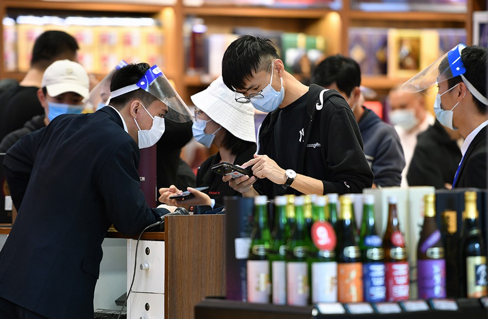 Le vendite dei negozi duty-free di Hainan superano i 60 miliardi di RMB nel 2021