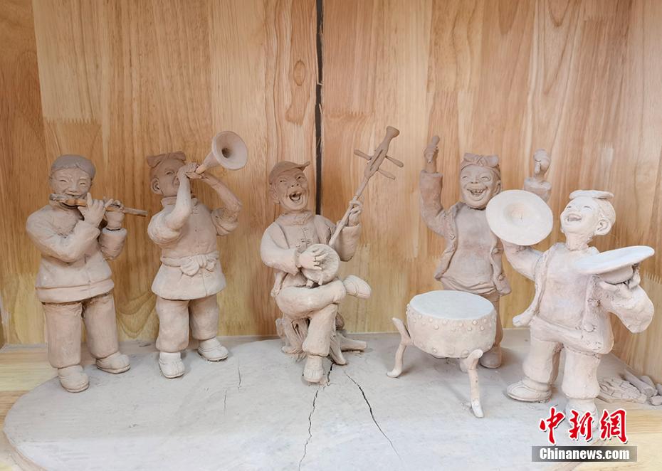 Gansu, entrata in scuola l'arte delle figurine d'argilla