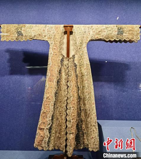 Museo del Guizhou: mostra di prodotti di seta e ricamo da paesi lungo la Via della Seta