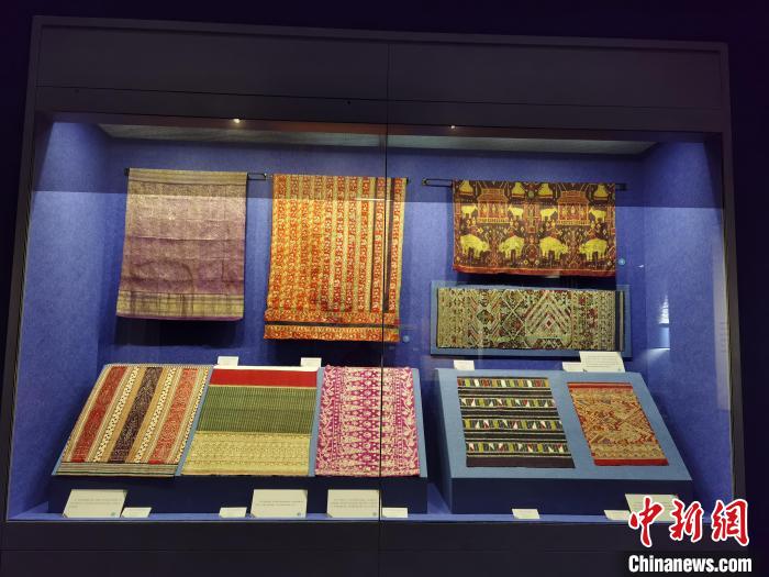 Museo del Guizhou: mostra di prodotti di seta e ricamo da paesi lungo la Via della Seta