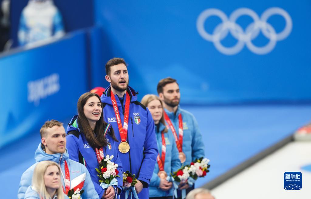 Italia conquista la medaglia d'oro nel doppio misto di curling