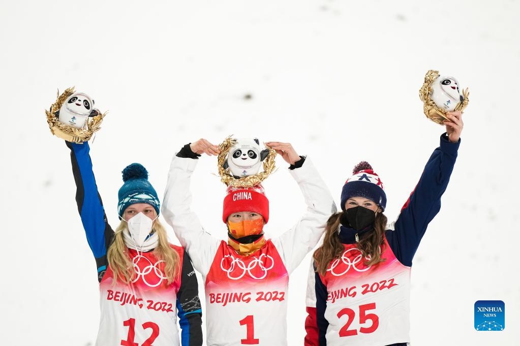 Cina, medaglia d'oro in Freestyle Skiing Aerials femminile