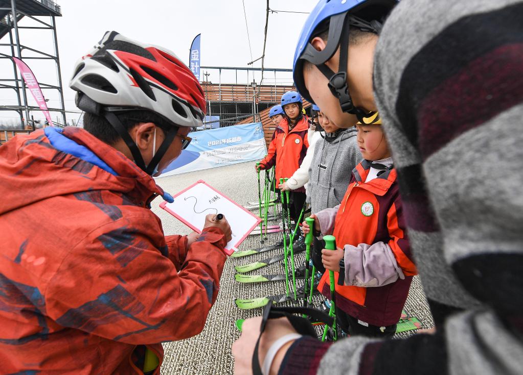 Chengdu, il sogno del ghiaccio e della neve degli studenti con disabilità