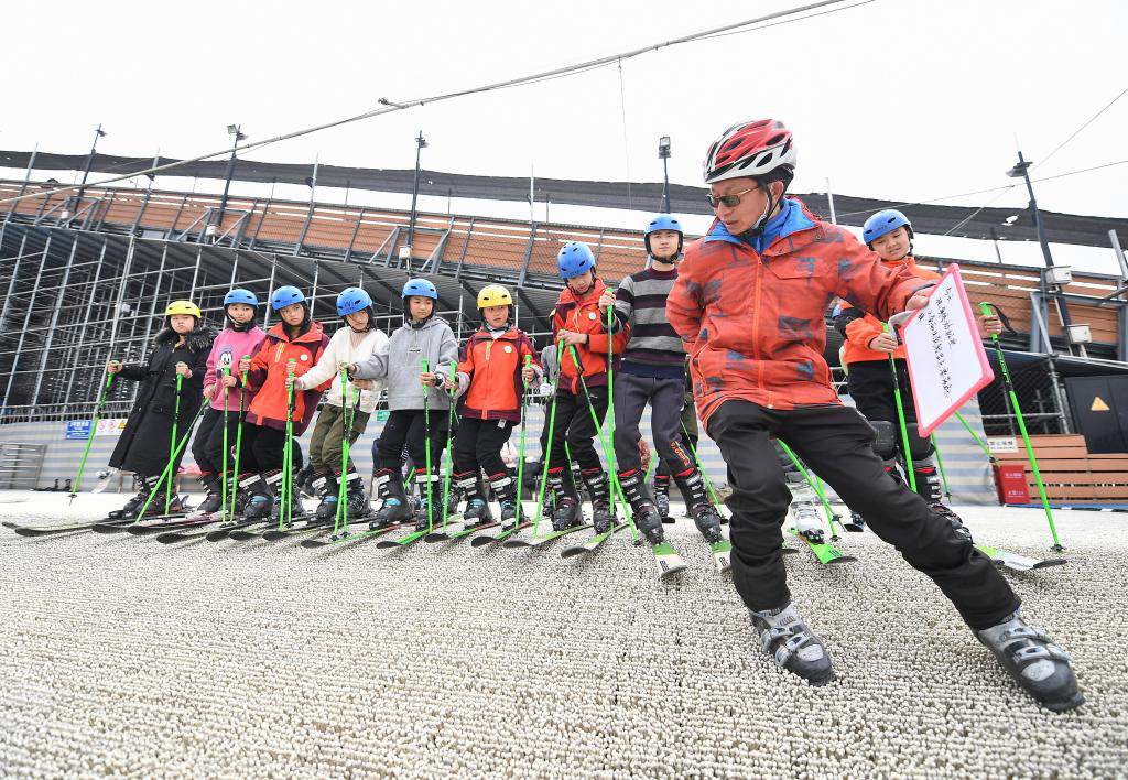 Chengdu, il sogno del ghiaccio e della neve degli studenti con disabilità