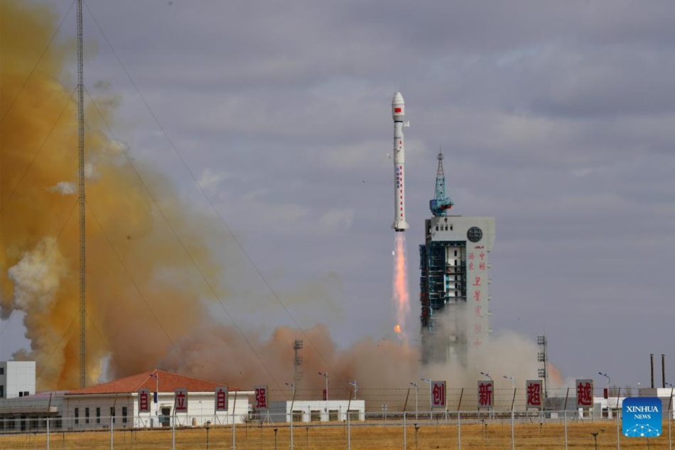 Un razzo Long March-4C trasportante il satellite Yaogan-34 02 decolla dal Jiuquan Satellite Launch Center nella Cina nord-occidentale. (17 marzo 2022 - Xinhua/Wang Jiangbo)