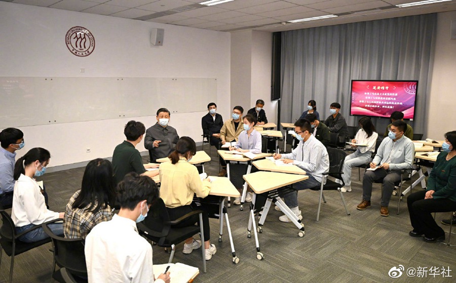 Xi Jinping visita la Renmin University of China