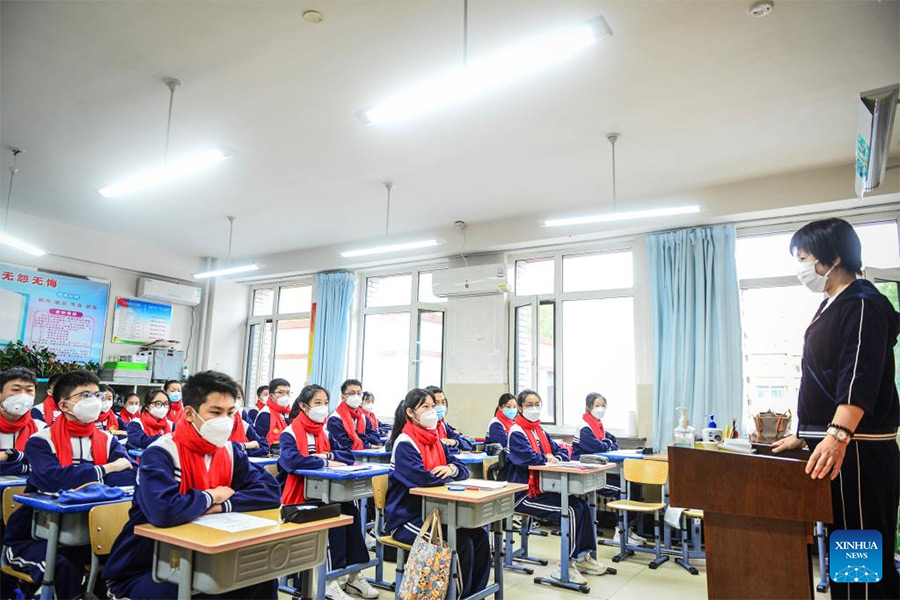 Shenyang: le scuole medie e superiori riprendono le lezioni per i diplomandi