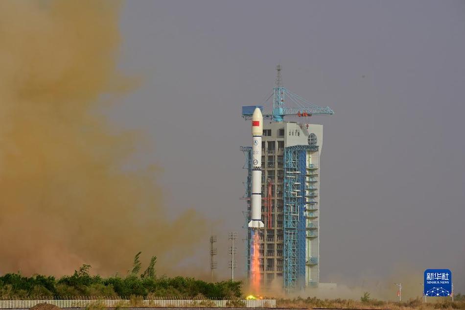 Cina, lanciati tre satelliti per le telecomunicazioni in orbita bassa