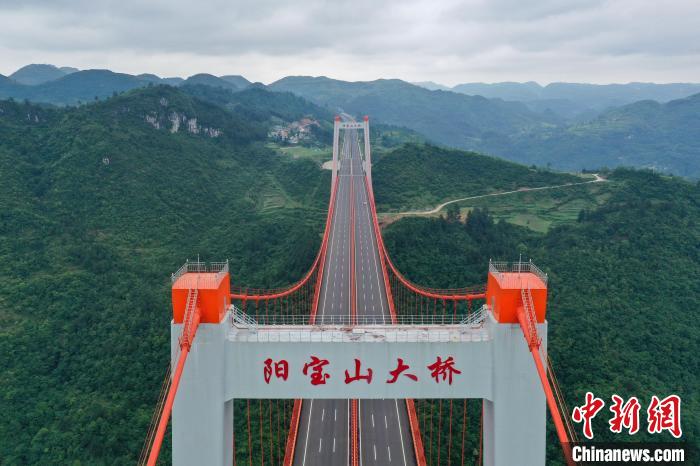 Provincia del Guizhou: vista aerea dell'autostrada Gui-Huang