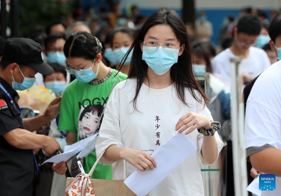 Cina: gli studenti si preparano per l'esame nazionale di ammissione all'università