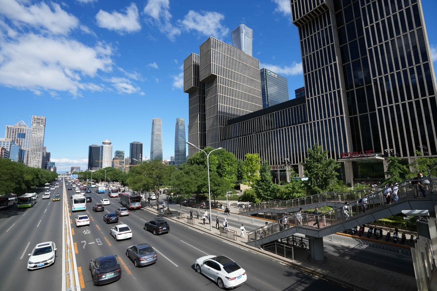 Vista del Central Business District nel distretto Chaoyang di Beijing, capitale della Cina. (6 giugno 2022 - Xinhua/Ju Huanzong)