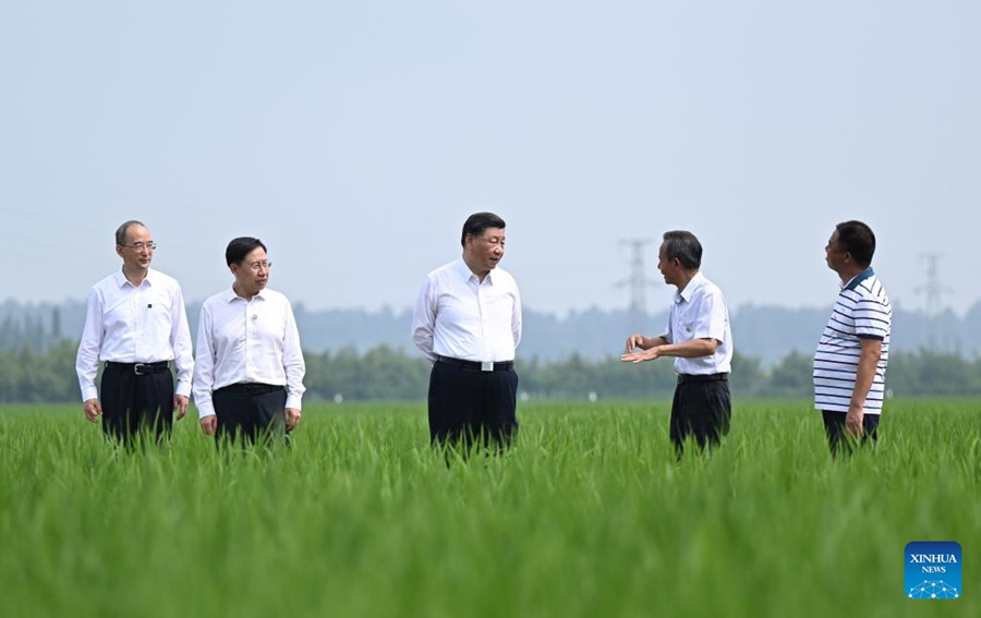 Xi Jinping visita la città di Meishan, nel sud-ovest della Cina