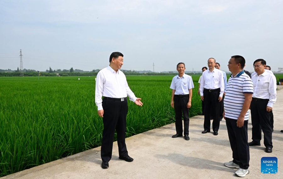 Xi Jinping visita la città di Meishan, nel sud-ovest della Cina