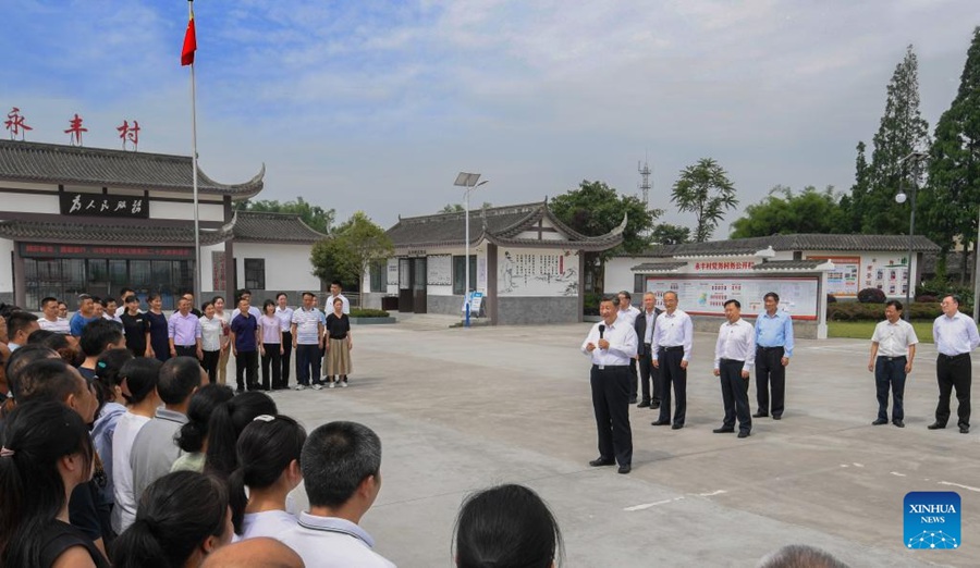 Xi Jinping visita la città di Meishan, nel sud-ovest della Cina