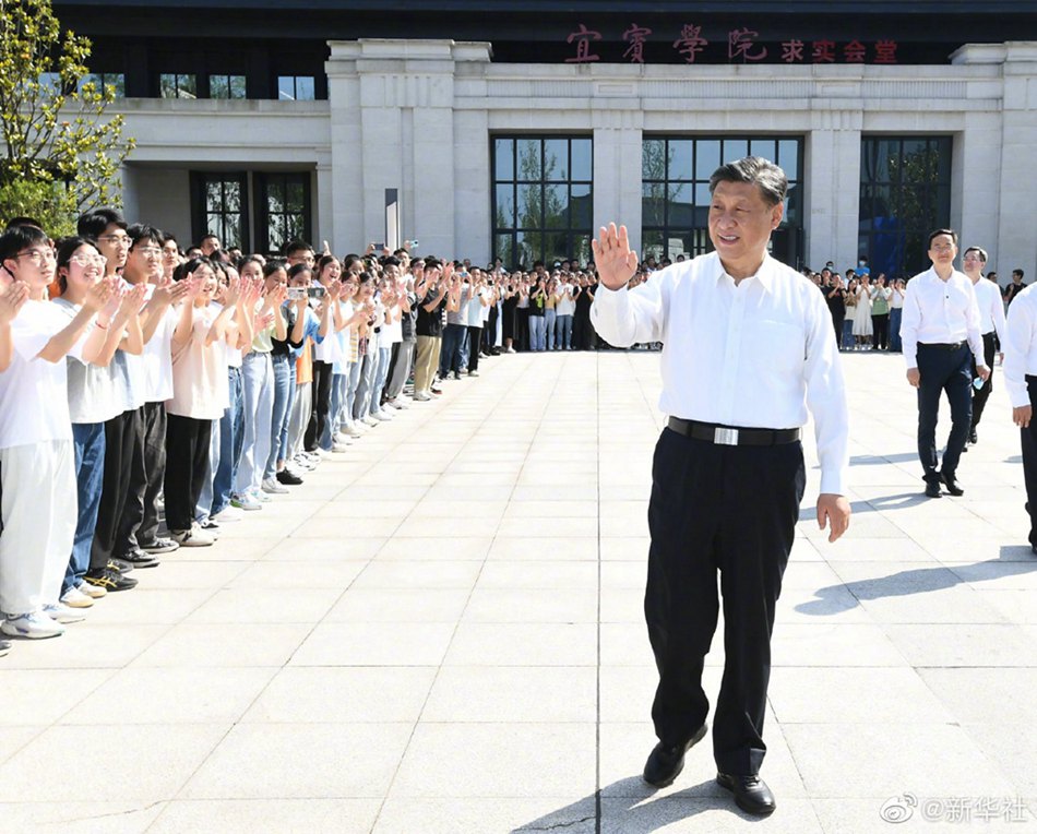 Xi Jinping in visita di ispezione nella città di Yibin