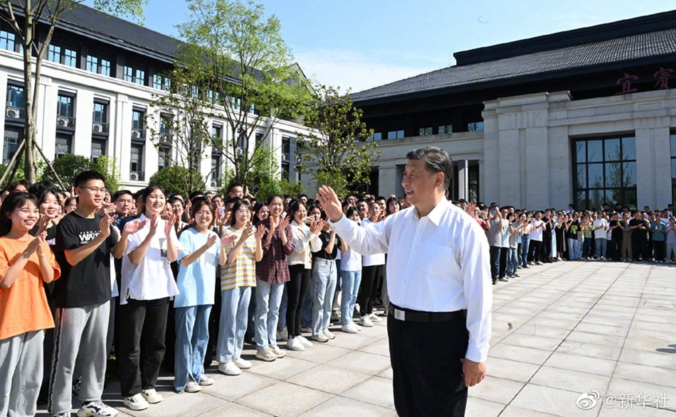 Xi Jinping in visita di ispezione nella città di Yibin