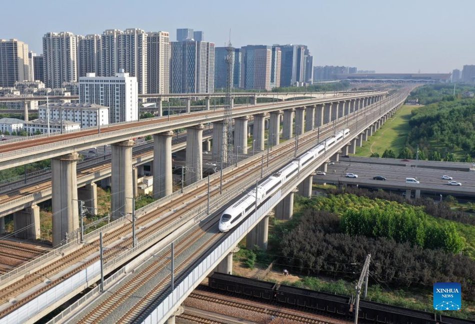 Entra in funzione la ferrovia ad alta velocità Zhengzhou-Chongqing