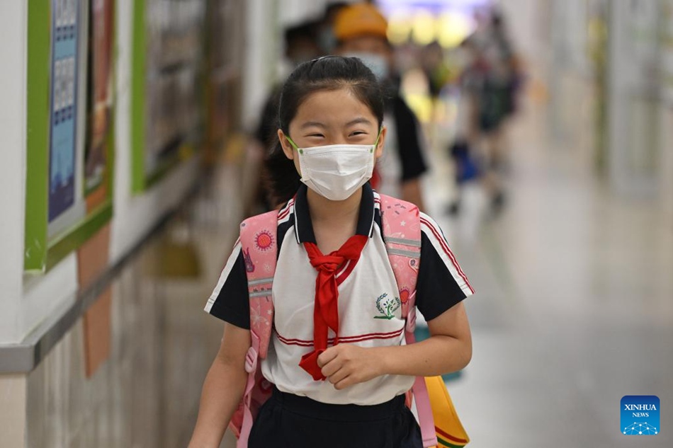 Con il COVID-19 sotto controllo le scuole primarie e medie di Beijing riaprono