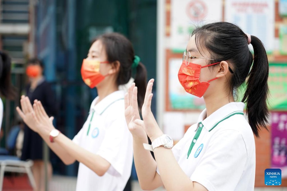 Con il COVID-19 sotto controllo le scuole primarie e medie di Beijing riaprono