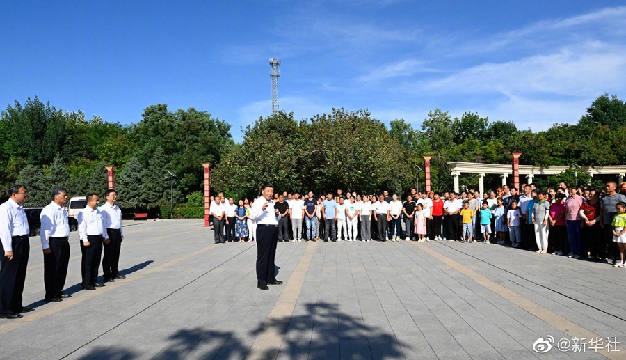 Xi Jinping visita la città di Shihezi in Xinjiang