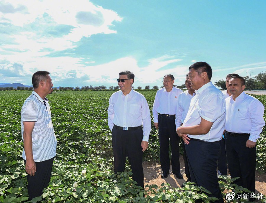 Xi Jinping visita la città di Shihezi in Xinjiang