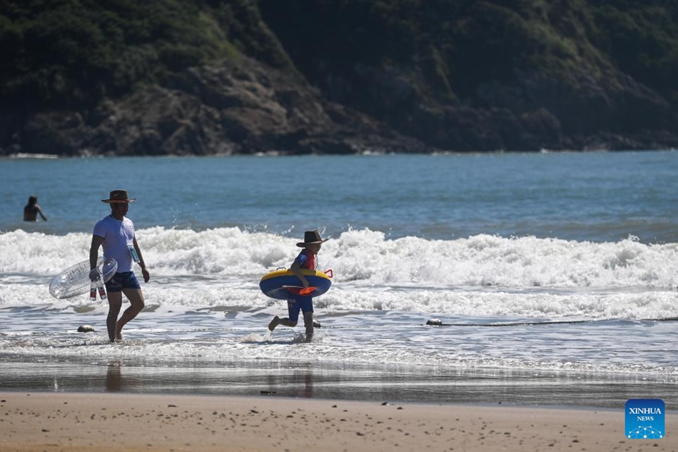 Zhoushan, Zhejiang: turismo estivo stimolato da vari intrattenimenti sul mare