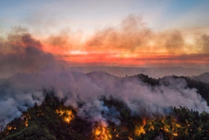 Sichuan: in corso il lavoro di spegnimento degli incendi boschivi