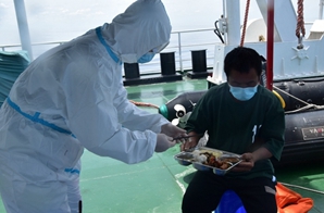 La guardia costiera cinese salva un pescatore vietnamita nel Mar Cinese Meridionale